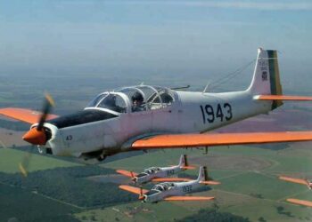 Bombeiros fazem busca por aeronave da FAB que desapareceu em SC