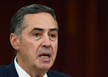 Barroso arquiva ações contra Bolsonaro por suposta interferência na Petrobras