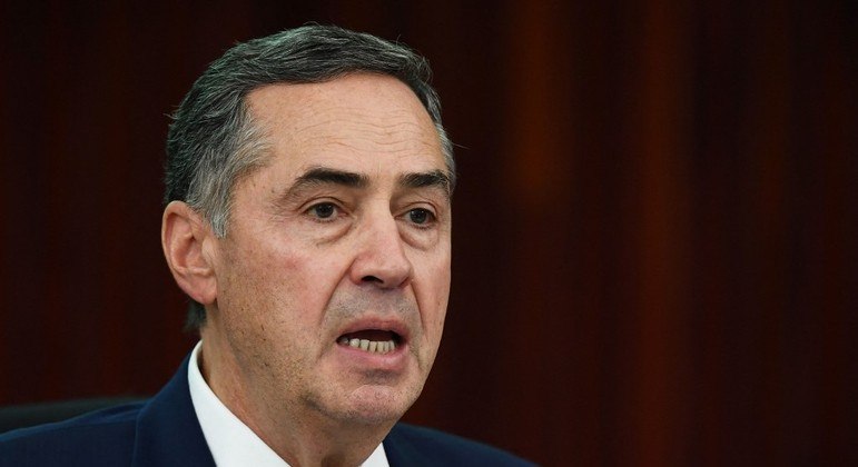 Barroso arquiva ações contra Bolsonaro por suposta interferência na Petrobras