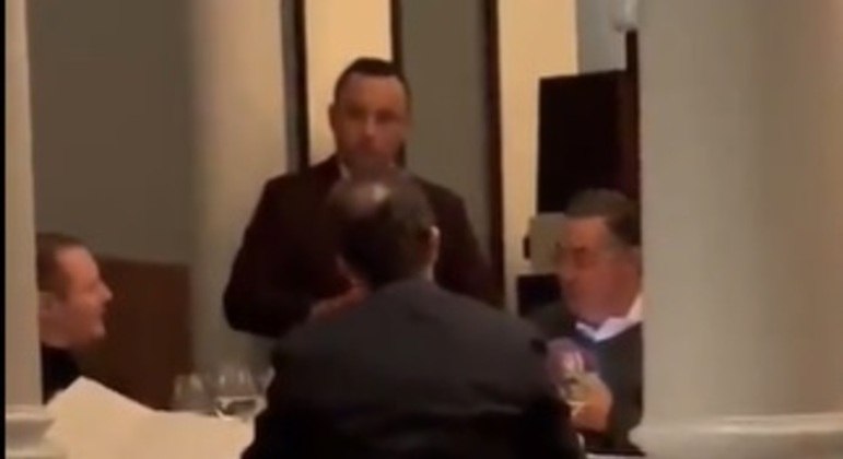 Barroso janta com advogado de Lula em restaurante de Nova York