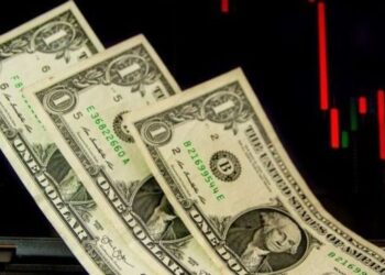 Bolsa desaba 2% e dólar supera R$ 5,50 após fala de Lula e proposta prever furo no teto de gastos