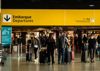 Veja o que fazer em caso de atrasos e cancelamentos de voos e ônibus causados pelos bloqueios