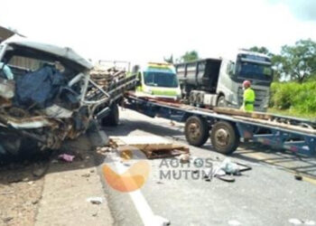 Grave acidente entre 3 carretas deixa um motorista morto e outro em estado grave