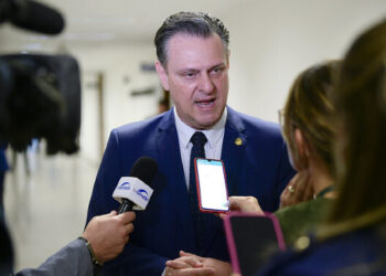 Carlos Fávaro diz que governo faz “destruição total” no orçamento da Educação