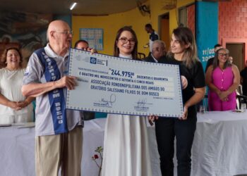 Primeira-dama de MT entrega recursos para entidade que ajuda crianças em situação de vulnerabilidade