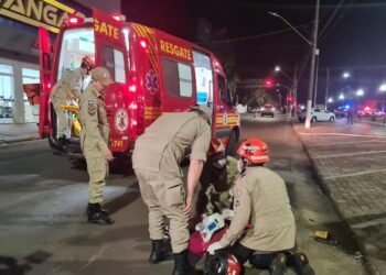 Corpo de Bombeiros socorre vítima de acidente com motocicleta