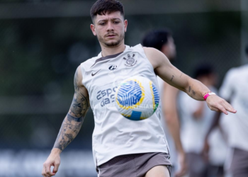 Jogador do Corinthians atropela e mata motociclista em acidente na Argentina, diz jornal