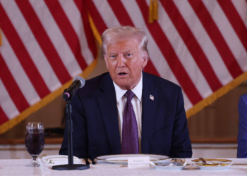 Trump afirma que prepara reunião com Putin sobre a Guerra da Ucrânia