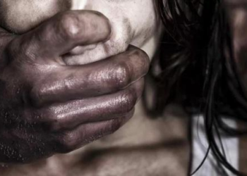 Jovem com problemas mentais é estuprada pelo padrasto