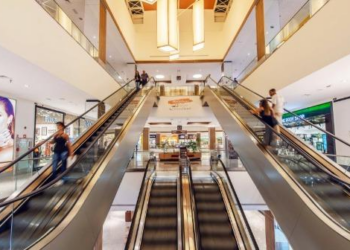 Segurança de Shopping oferece presente e estupra criança em banheiro PCD