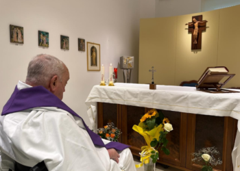 Papa Francisco precisa 'reaprender a falar' após terapia com oxigênio, diz cardeal