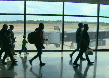 Nova leva com 103 brasileiros deportados dos EUA chega ao país, informa governo