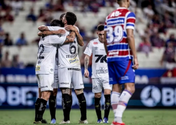 Santos vence Fortaleza no apagar das luzes e deixa a zona de rebaixamento