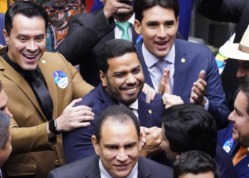 Master: Lula chega, TCU pisca, e PF investiga influenciadores