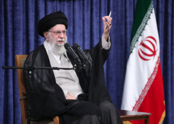 Trump afirma que EUA podem intervir se o Irã começar a matar pessoas; dezenas de manifestantes foram mortos