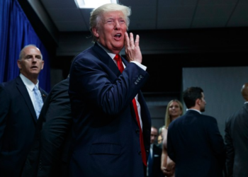 FBI faz buscas na casa de jornalista do Washington Post que cobre governo Trump