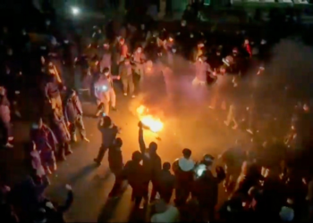 Regime iraniano ordena julgamentos sumários e públicos e execuções por enforcamento para sufocar protestos