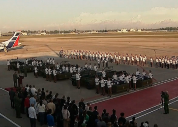 Corpos dos 32 soldados cubanos mortos durante captura de Maduro chegam a Cuba; VÍDEO