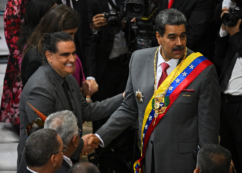 Presidente interina da Venezuela demite ministro considerado 'testa de ferro' de Maduro