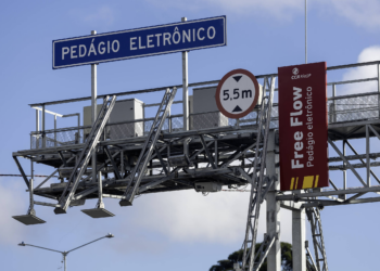 Justiça Federal autoriza multas para motoristas que não pagarem pedágio free flow na Dutra