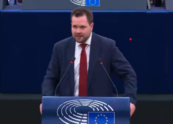 Deputado da Dinamarca xinga Trump por ameaças sobre Groenlândia em discurso no Parlamento Europeu; VÍDEO