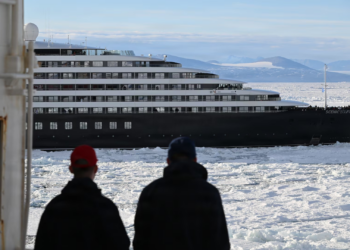 VÍDEO: Quebra-gelo dos EUA resgata cruzeiro de luxo que ficou preso na Antártida