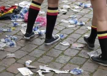 Europa libera reciclagem química, mas debate global expõe limites ambientais do plástico