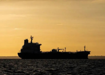 Os marinheiros recrutados para trabalhar em navios fantasmas alvos de sanções: 'Escravidão moderna'