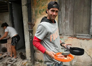 'Cozinhamos com carvão e lenha para 3 famílias na vizinhança': como cubanos estão vivenciando pior racionamento de combustível em décadas