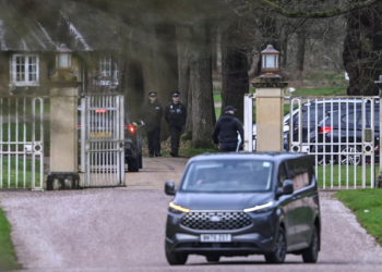 Polícia britânica retoma buscas em endereços ligados a ex-príncipe Andrew em investigação sobre ligações com Epstein