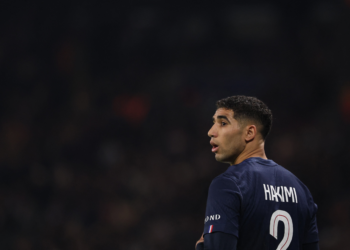 Jogador de futebol do PSG Achraf Hakimi será julgado por estupro em Paris