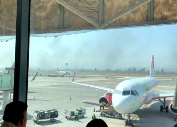 É #FAKE foto de avião em chamas em aeroporto de Guadalajara, no México, após morte do traficante El Mencho; imagem foi manipulada