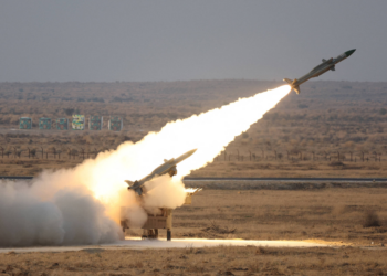 Índia mostra bombardeiros em exercício militar perto da fronteira com Paquistão