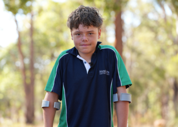 'Não acho que sou herói': o menino que nadou de forma 'sobre-humana' por 4 horas para salvar a mãe e os irmãos