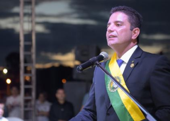 PF cumpre mandado de busca e apreensão contra governador do Acre