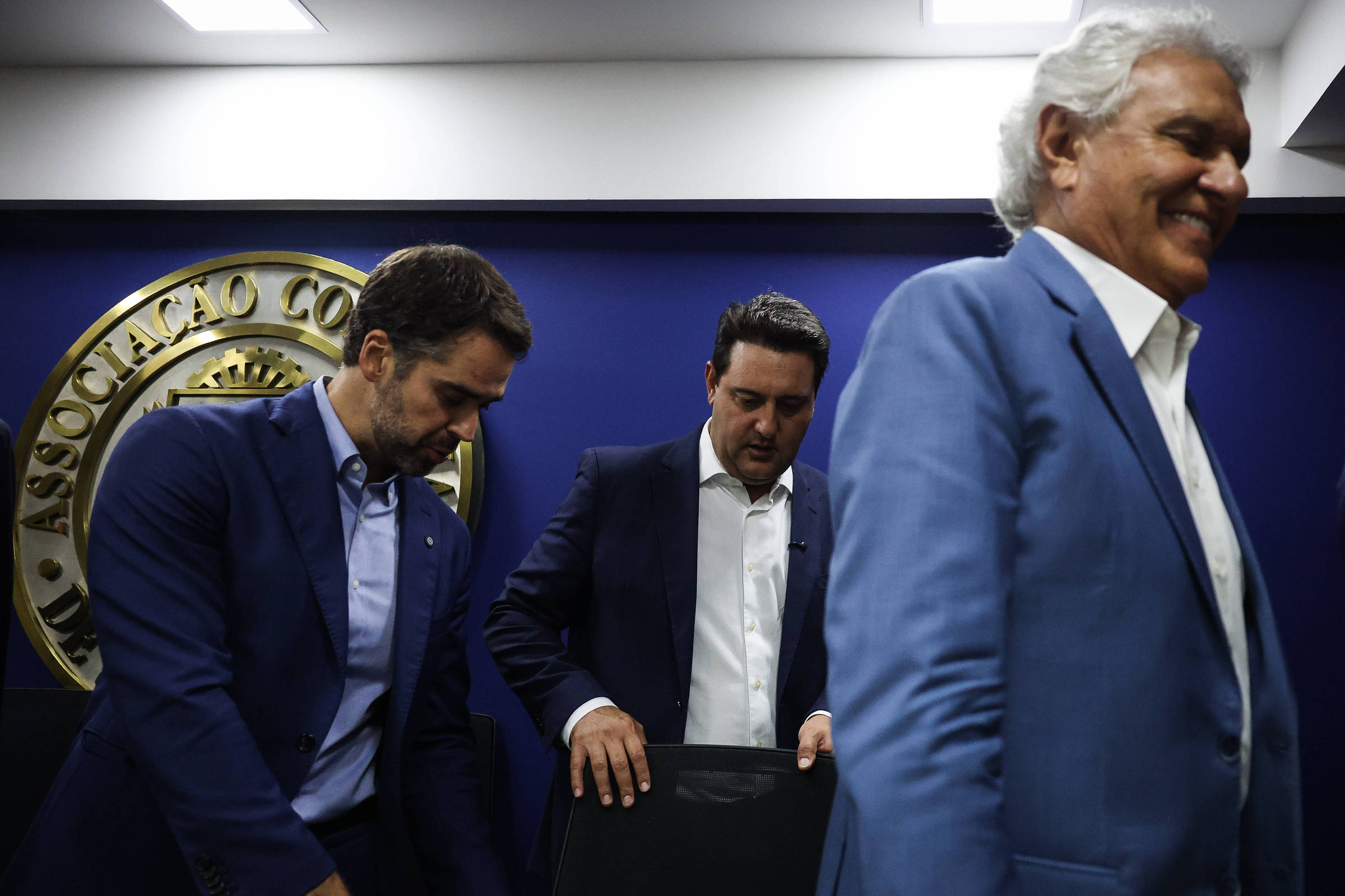 Eduardo Leite destoa de Caiado e Ratinho e sobe o tom contra bolsonarismo no PSD