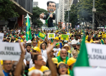 Contemplando as massas: as manifestações de 01/03