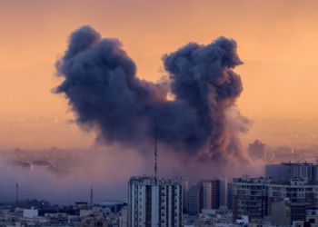 EUA consomem 'anos' de estoque de munições em menos de duas semanas de guerra contra o Irã, diz jornal