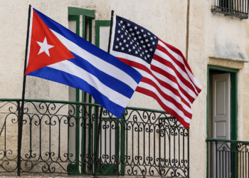 Manifestantes atacam escritório do Partido Comunista de Cuba, em rara revolta contra apagões