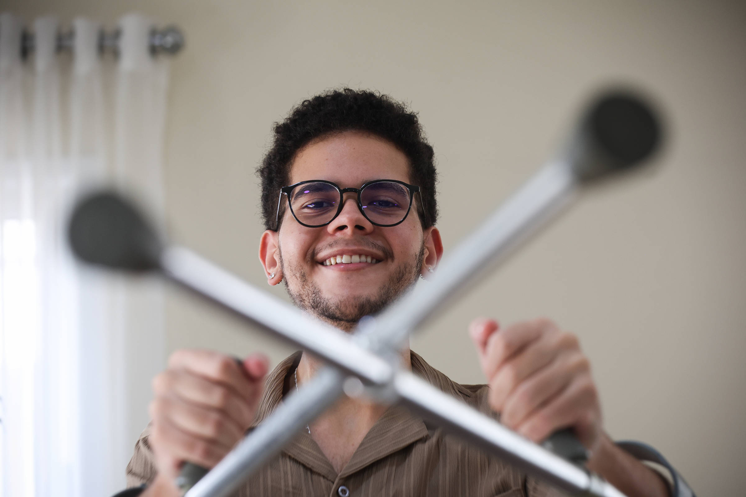 Aos 20 anos ele já venceu cinco cânceres e agora trata um novo tumor