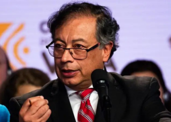 Petro acusa o Equador de bombardear território colombiano