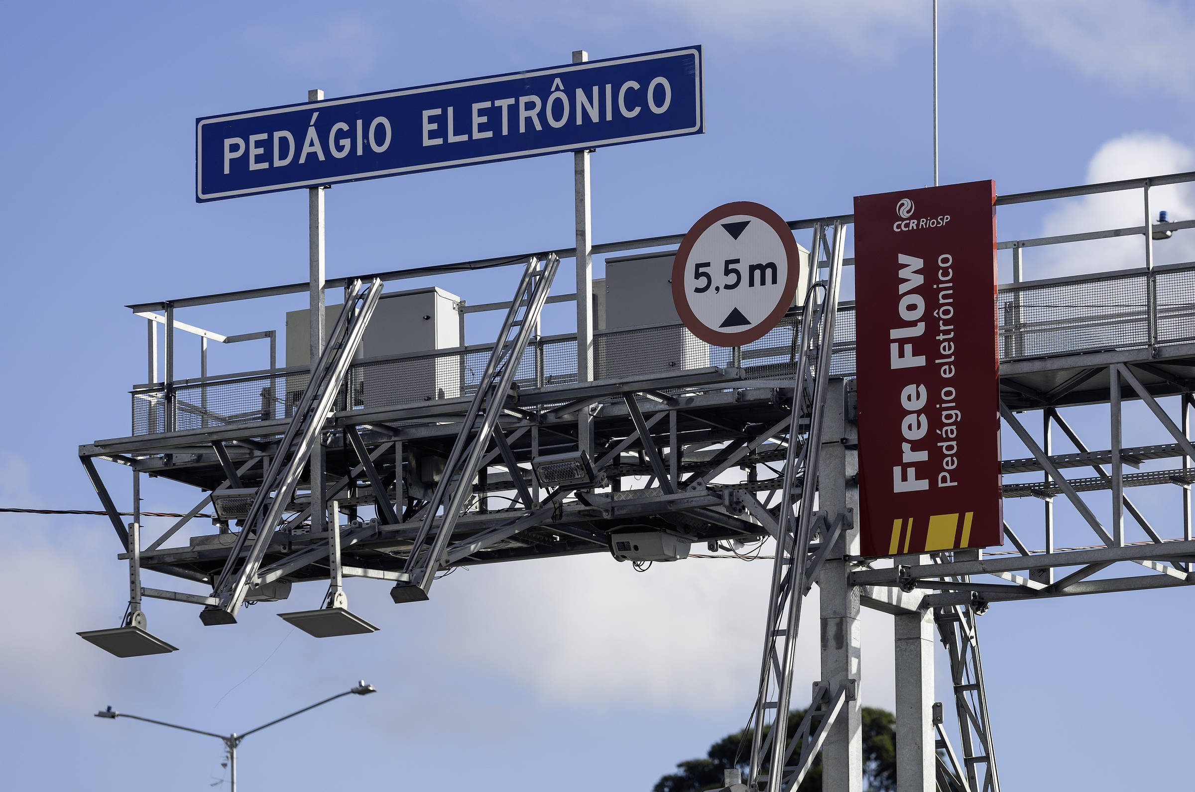 Para paulistas, governo de SP e concessionárias são principais responsáveis por quantidade de pedágios, diz Datafolha