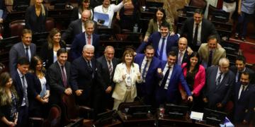 Milei mira tributos e previdência após emplacar reforma trabalhista