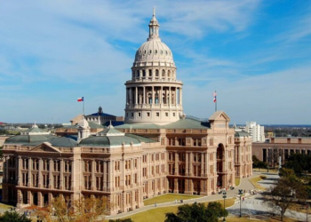 Guerra contra o capitalismo woke vira disputa sobre liberdade de expressão nos EUA