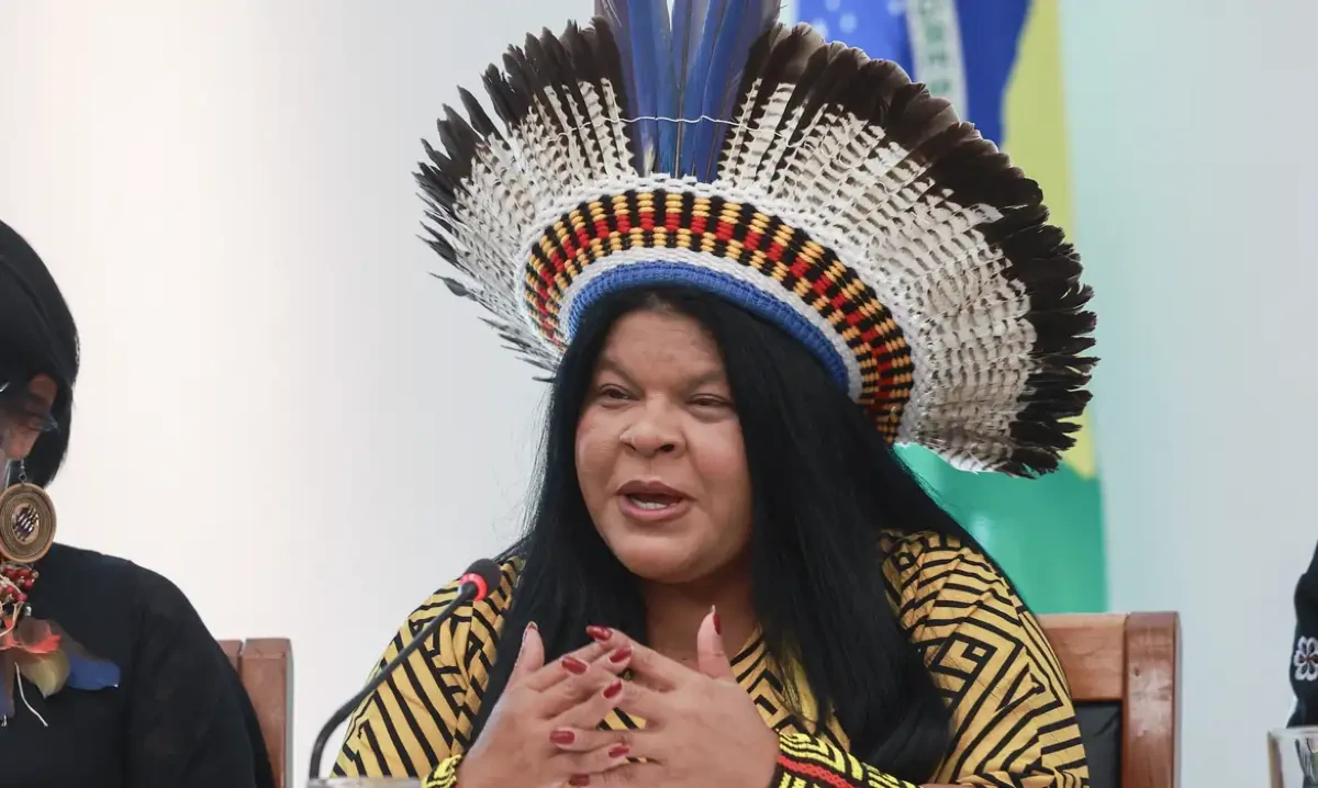 Ministra Sônia Guajajara é internada em UTI para investigação de infecção