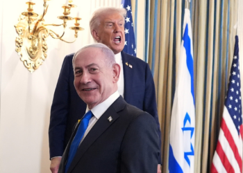 Trump aprovou ataque ao Irã após Netanyahu defender assassinato de Khamenei, diz agência