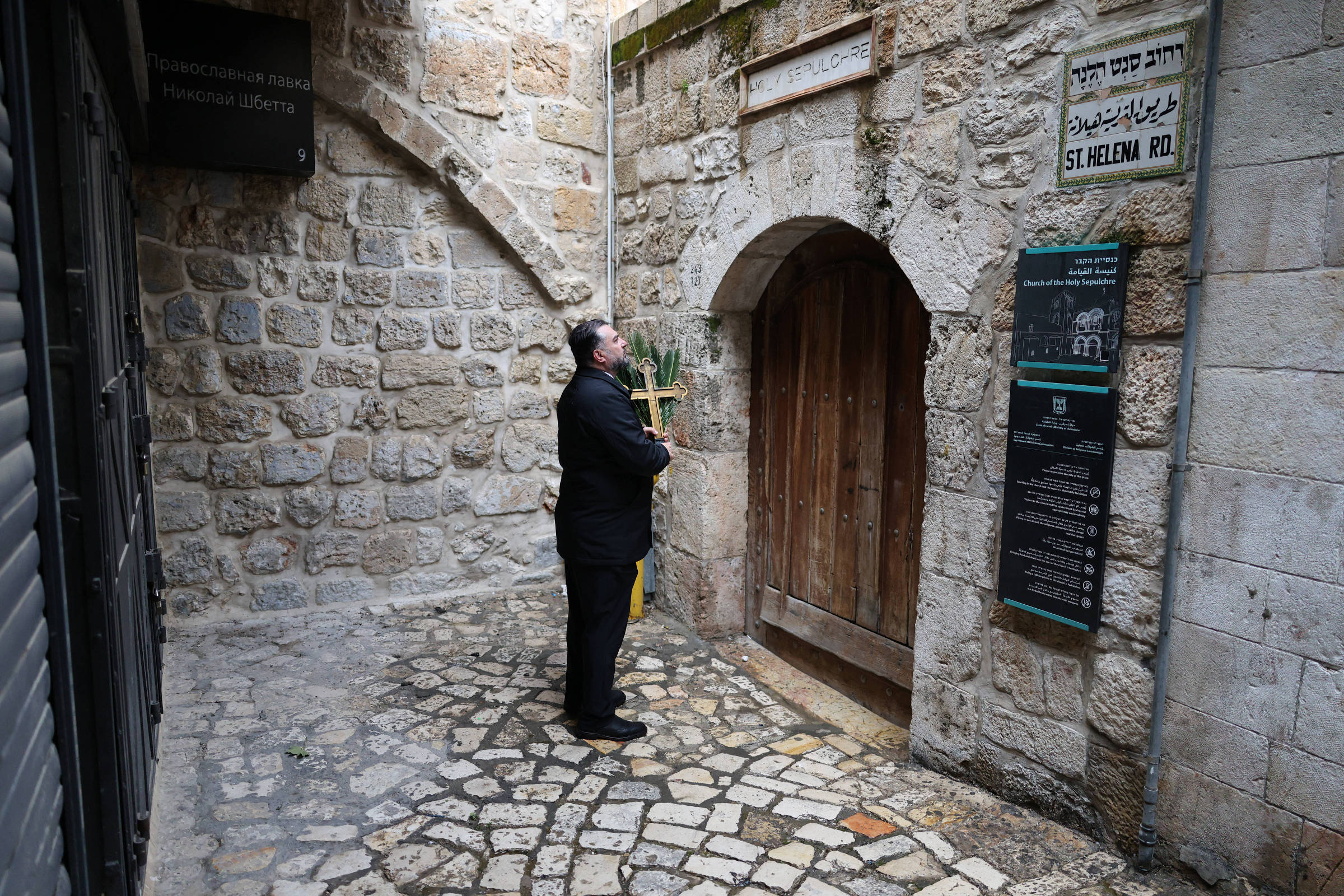 Polícia israelense impede cardeal de Jerusalém de celebrar missa na igreja do Santo Sepulcro