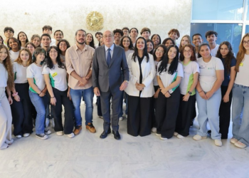 Estudantes do IFMT de Cuiabá são recebidos por Gilmar Mendes em imersão no STF e Congresso