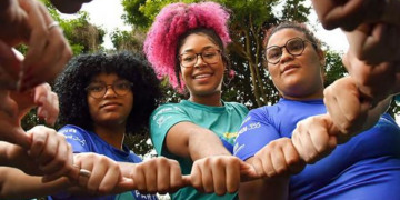 Clubes jovens no Brasil fortalecem autonomia feminina para meninas e mulheres