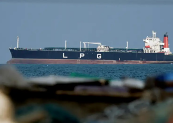 É #FAKE que vídeo mostre navios de guerra do Japão no Estreito de Ormuz; imagens registram exibição militar de 2022